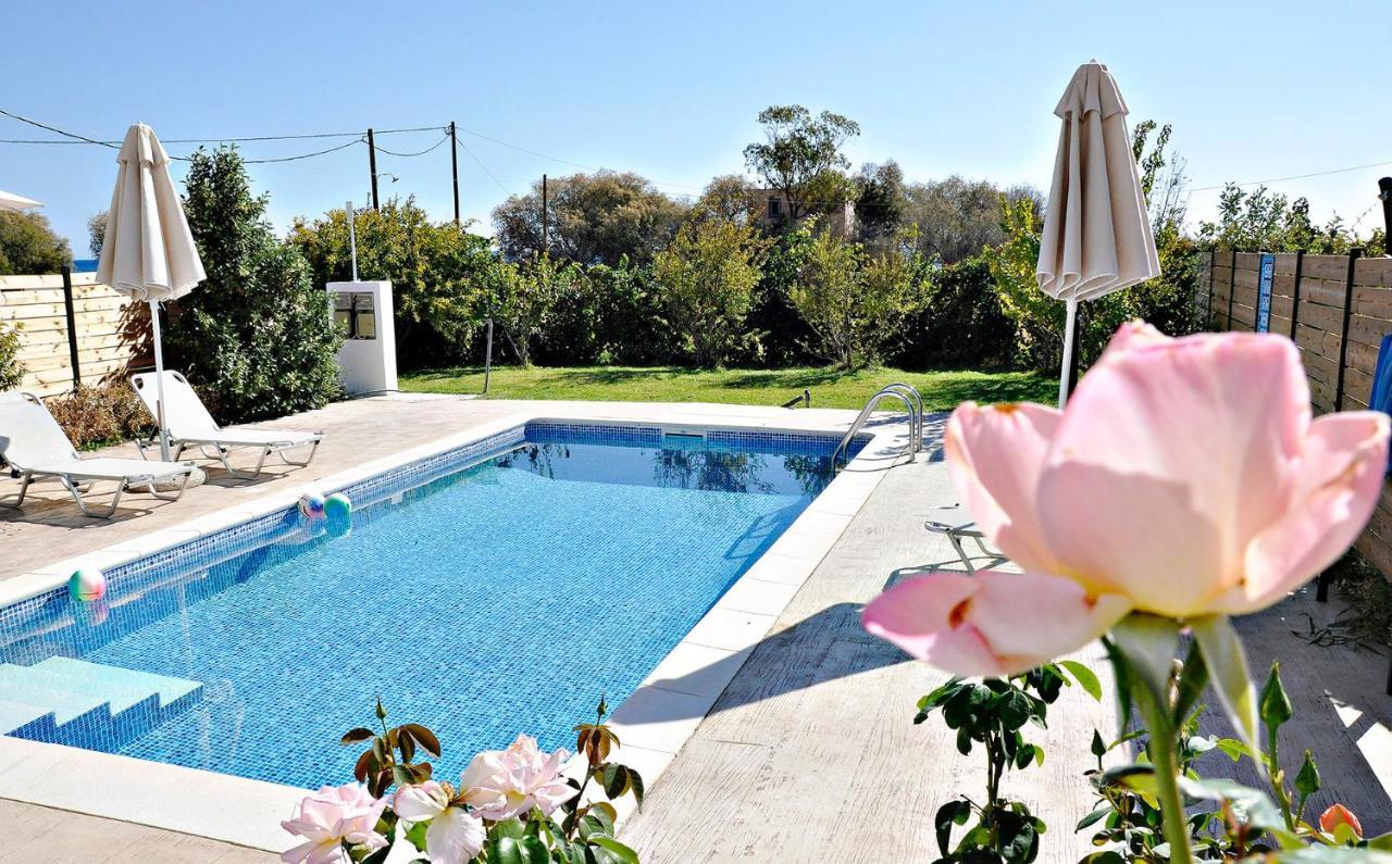Rita Mare Seafront Villas Heated Pools Геннади Экстерьер фото